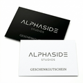 Geschenkgutschein von Alphaside Studios, hübsch gestaltet, ideal zum Verschenken, mit stilvollem Design und detaillierter Illustration.